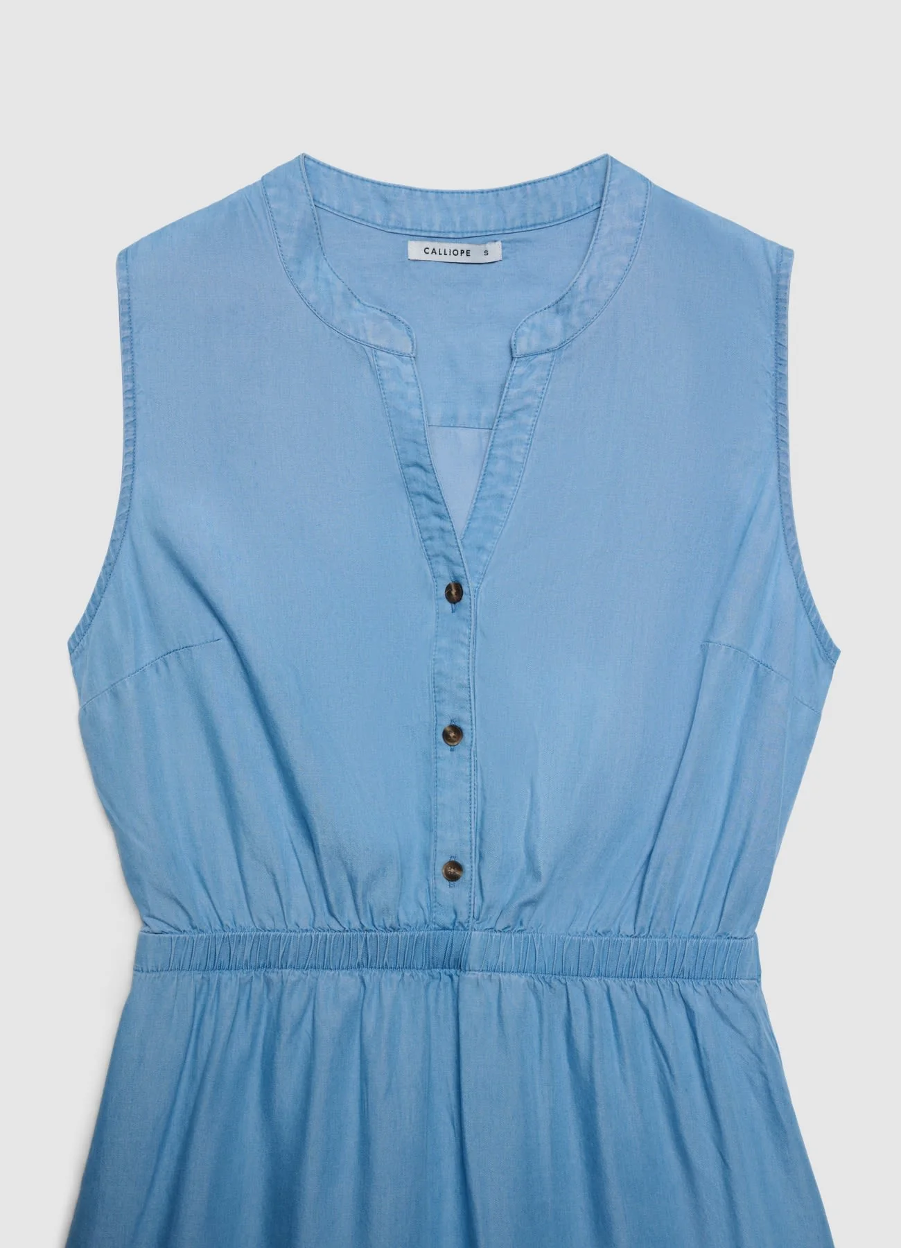 Vestito smanicato con bottoni e vita con elastico